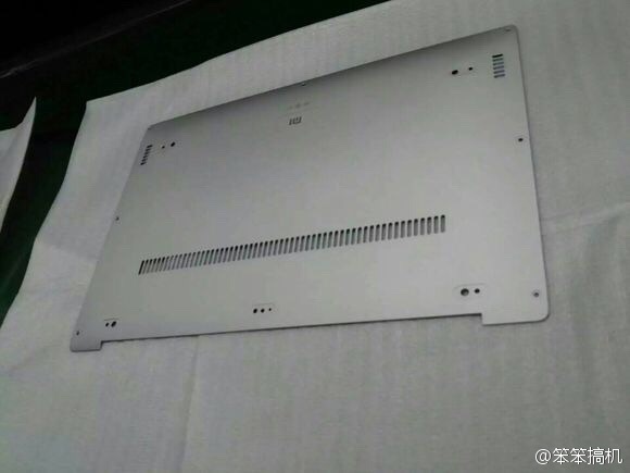 小米筆記本？看樣子面板是鋁模具
